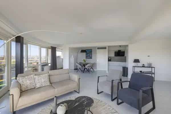 Zeer ruim appartement Emmeloord met 2 parkeerplaatsen en prachtig uitzicht