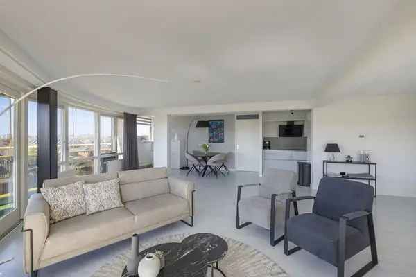 Zeer ruim appartement Emmeloord met 2 parkeerplaatsen en prachtig uitzicht