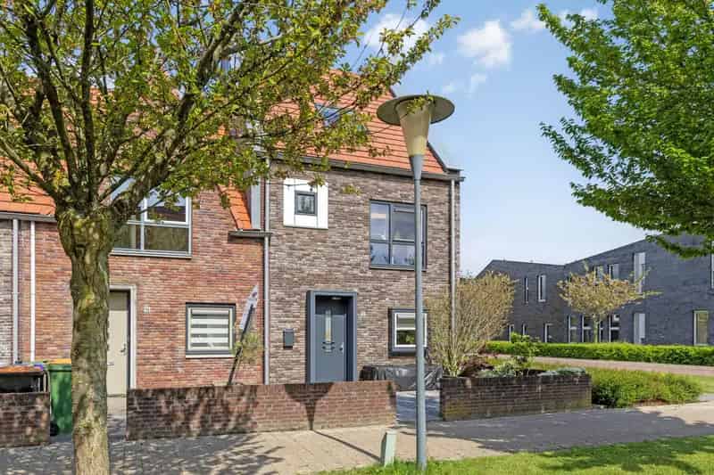 Ruime Hoekwoning in Zeewolde Polderwijk  4 slaapkamers  Jacuzzi