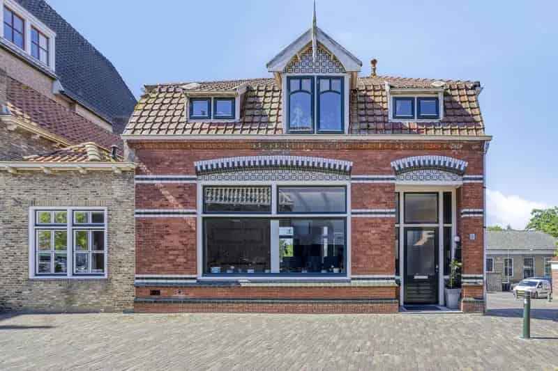 Jaren 30 woning te Brouwershaven Ruim 4 slaapkamers Tuin en parkeergelegenheid