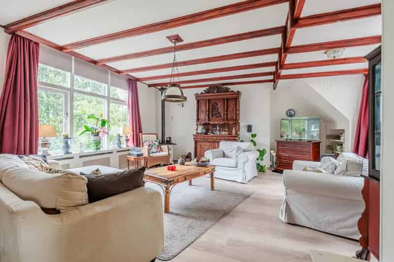 Dijkwoning Oud-Beijerland Ruime woning met schuur en tuin