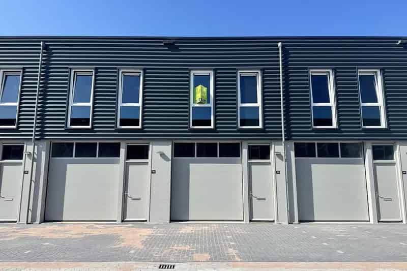 Bedrijfshal Lelystad te koop: Instapklare unit met luxe afwerking