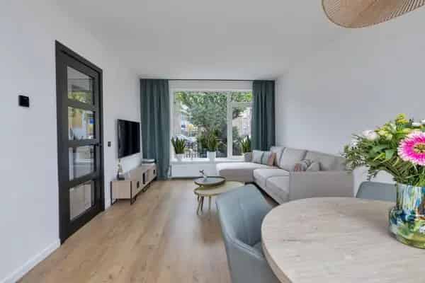 Gerenoveerde Jaren 50 Woning Beverwijk  Ruime & Moderne Uitvoering