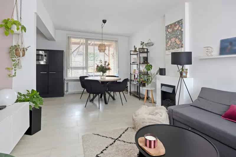 Moderne Starterwoning Apeldoorn - 2 Slaapkamers - Zonnige Tuin