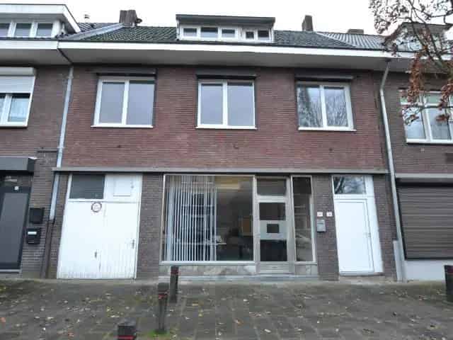 Ruim Pand 297m2 Heerlen 5 Slaapkamers 2 Badkamers Garage