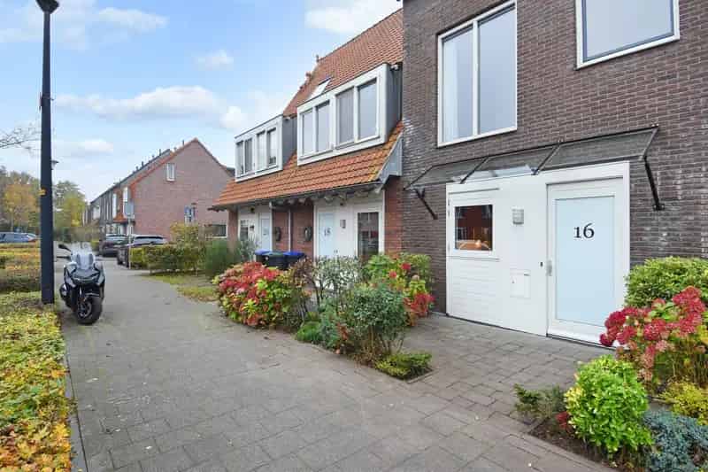 Huis te koop Berkel en Rodenrijs: Ruime gezinswoning met 3 slaapkamers en 10 zonnepanelen