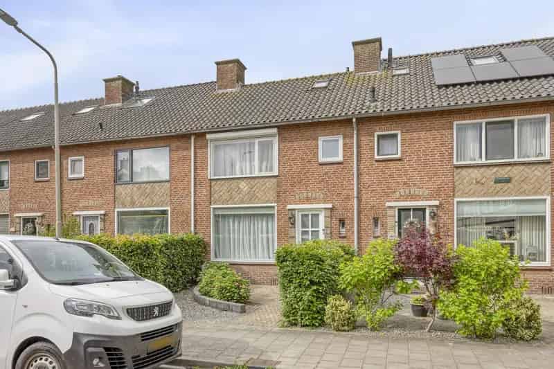 Tussenwoning Alblasserdam 4 slaapkamers moderne keuken tuin