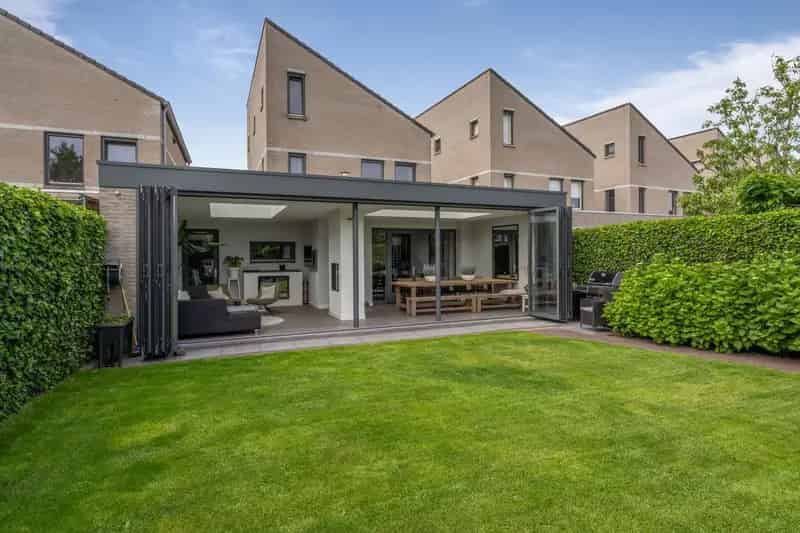 Huis te koop Etten-Leur: Luxe woning met 2 badkamers, tuin en garage