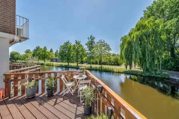 Ruime 4 Kamer Familiewoning Aan Het Water Met 2 Terrassen