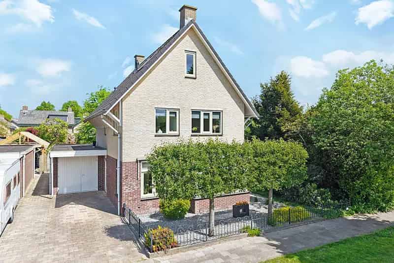 Vrijstaande woning Hoevelaken 4 slaapkamers ruime tuin