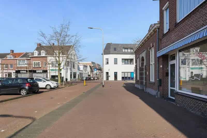 Bedrijfshal Tilburg Besterdplein Winkelruimte met Bovenwoning