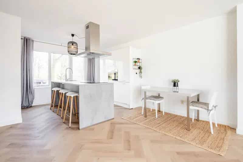 Huis te koop Almere: Instapklare woning met luxe keuken en badkamer