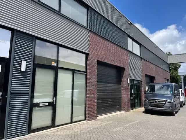 Bedrijfshal te Huur Naaldwijk 65m2 Bedrijfsruimte 65m2 Kantoor