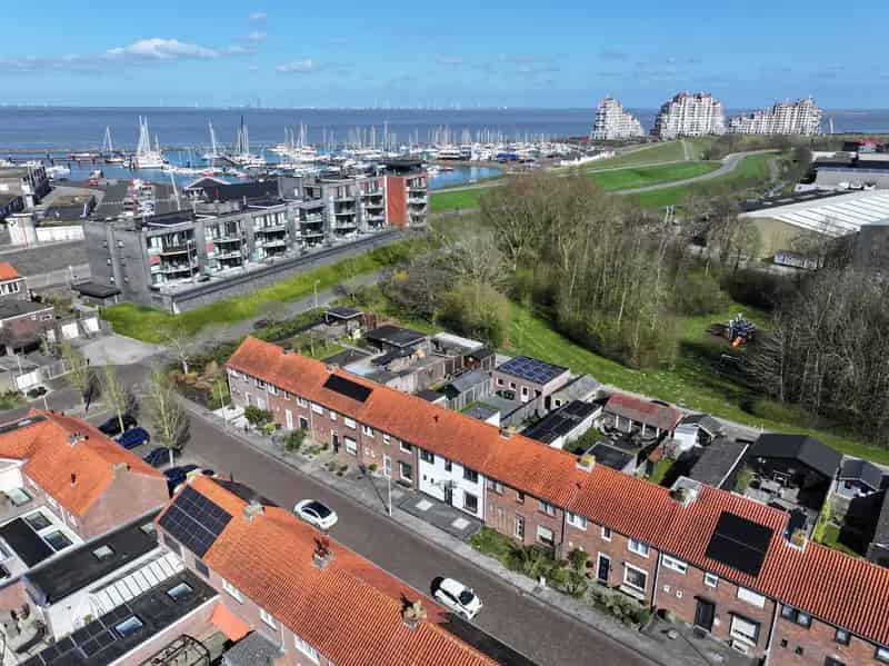 Ruime Tussenwoning Breskens 132m2 18 Zonnepanelen 2 Badkamers