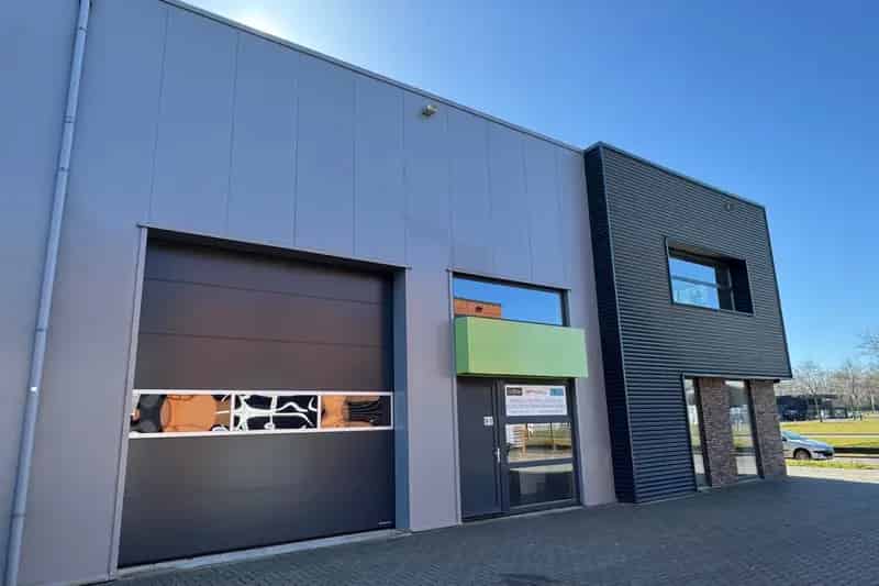 Bedrijfshal te Huur Drachten 180m² Kantoor Showroom