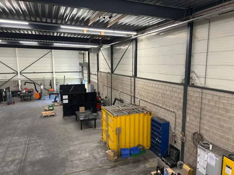 Bedrijfshal te Huur Doetinchem 2500m2 Kantoor 500m2