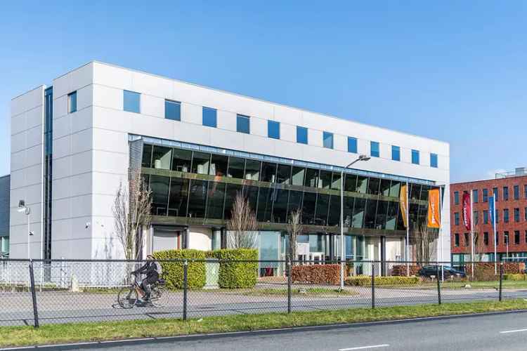 Bedrijfshal Almere | Zoek bedrijfshallen te huur: Veluwezoom 22 1327 AH Almere [funda in business]