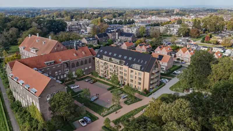 Uniek Penthouse 135m2 Zevenaar 4 Slaapkamers 2 Badkamers