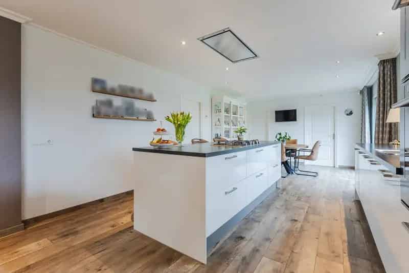 Bedrijfshal Oud Gastel te koop: Wonen en werken gecombineerd