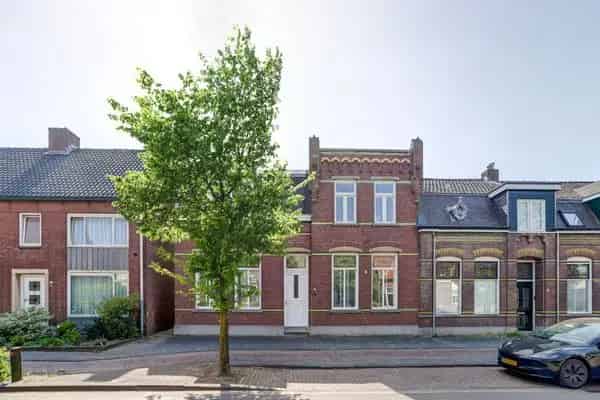 Ruime karakteristieke woning te Rijen