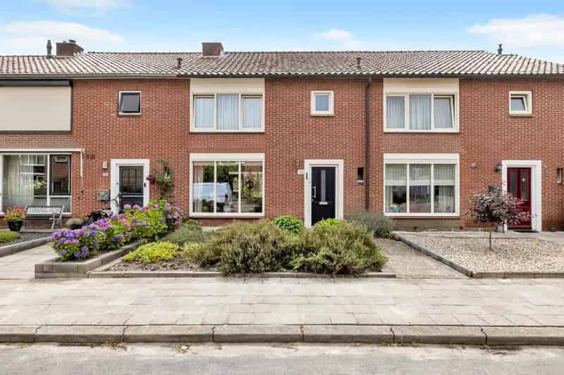 Uitgebouwde starterswoning 3 slaapkamers Tulpstraat