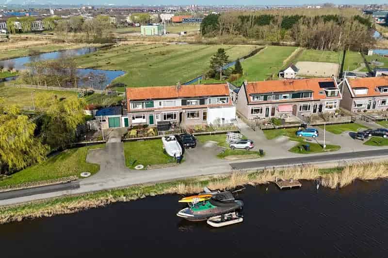 Huis te koop Assendelft Ruime Middenwoning met Weiland en Garage