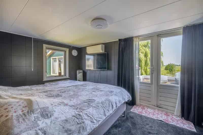 Huis te koop Berkhout: Ruime gezinswoning aan het water