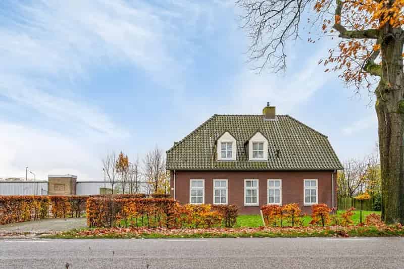 Bedrijfshal Venhorst | Zoek bedrijfshallen te koop: Statenweg 22 5428 GG Venhorst 