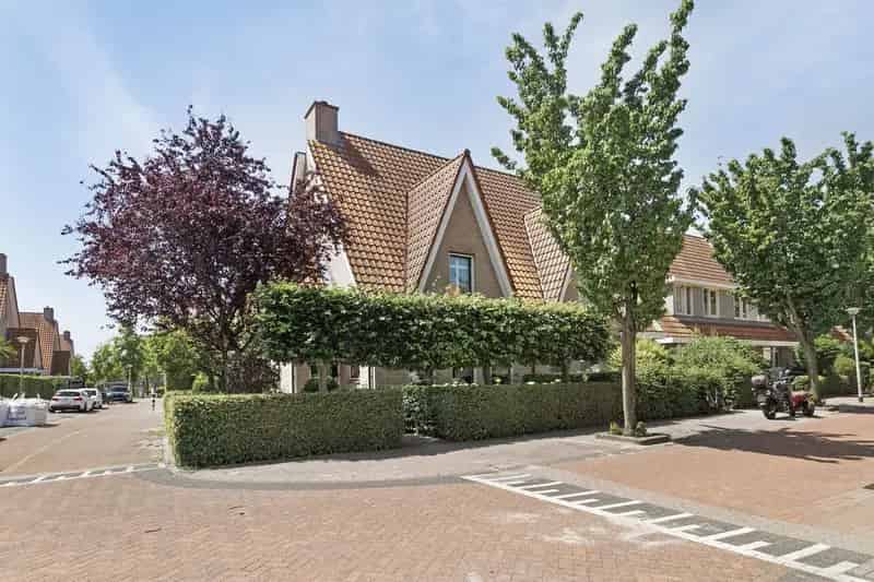 Ruime 4 Slaapkamer Huis Te Koop in Barendrecht