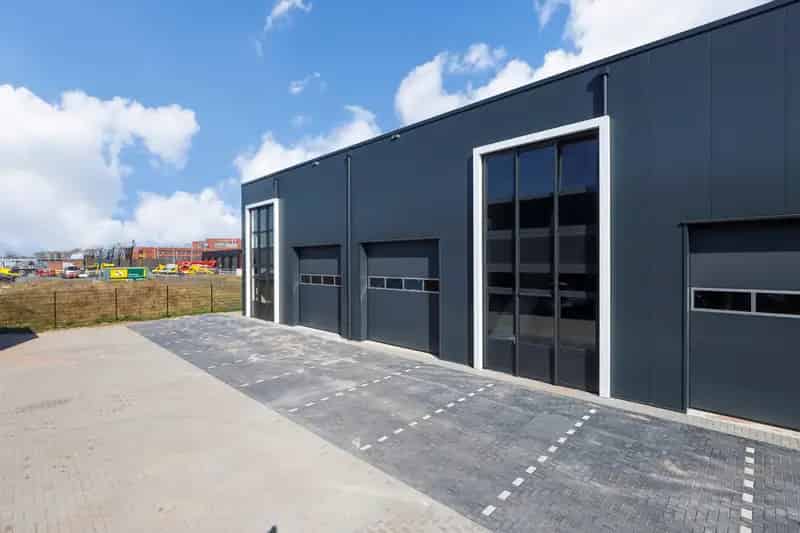 Bedrijfshal te koop Zutphen - 250m² bedrijfsunit met kantoor