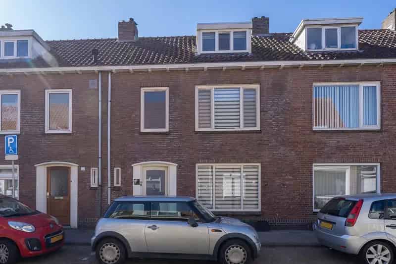 Instapklare Uitgebouwde Tussenwoning Tilburg