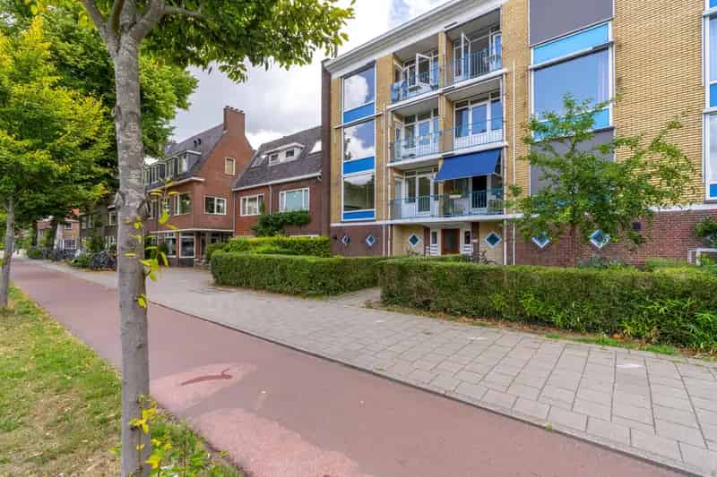Uniek appartement Utrecht: 3 slaapkamers, 2 badkamers, grote tuin