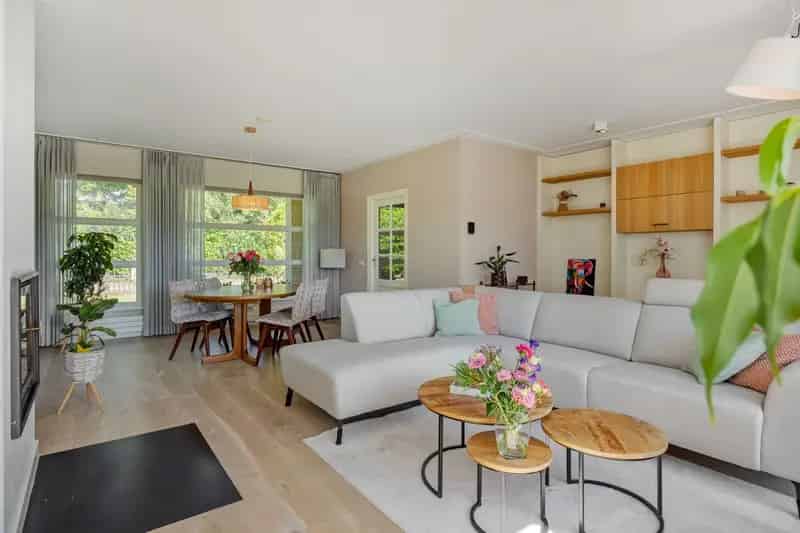 Huis te koop Heesch: Royale woning met bijgebouw en tuin