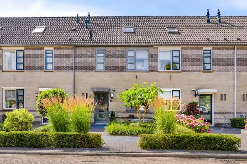 Te Koop: Ruime Middenwoning Kesteren 4 slaapkamers Zonnige Tuin