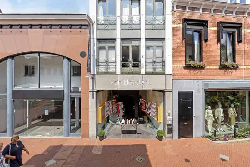 Winkel te huur Oosterhout Centrum 125m2 Magazijn Pantry