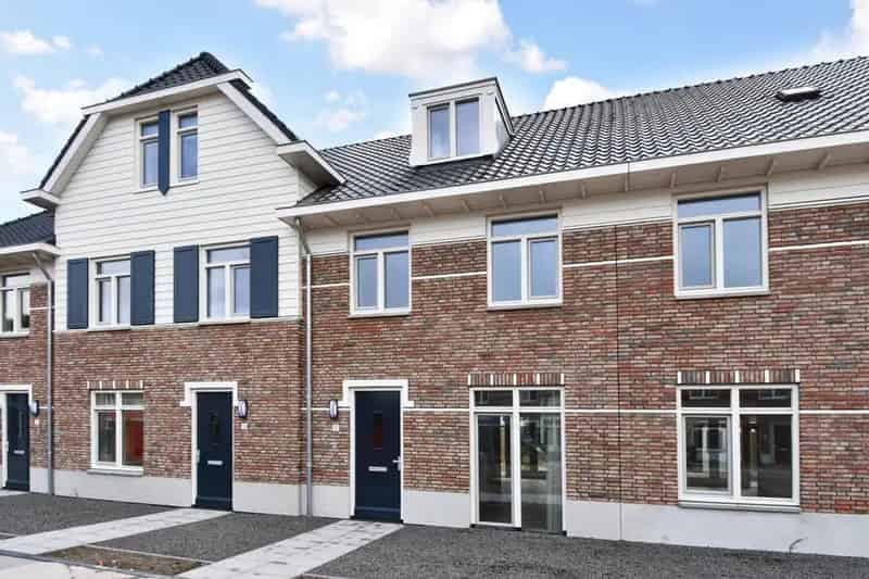 Ruime Familiewoning Vroondaal Nabij Strand en Uitvalswegen