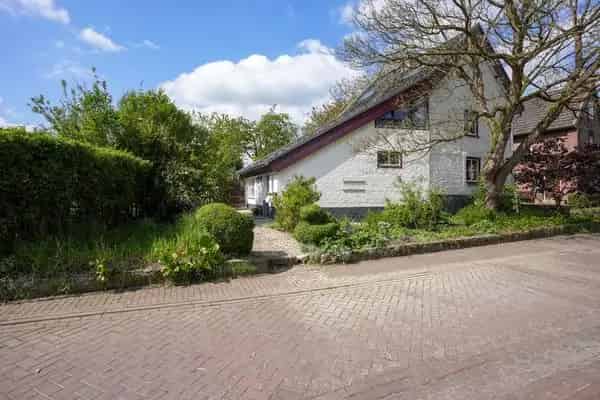 Vakwerk woning 1602  Gerestaureerd  4 slaapkamers  Grote tuin