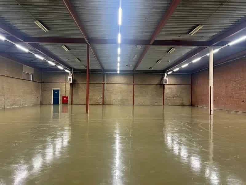 Bedrijfshal te Huur Doesburg 690m² Opslagruimte Kantoor