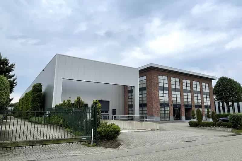 Bedrijfshal Velp 3913m2 te Huur  Opslag Kantoren Loading Docks