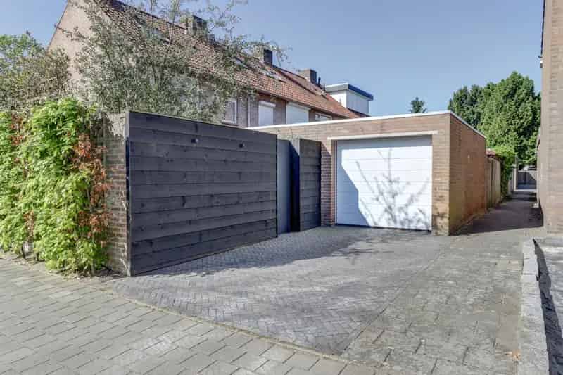 Moderne Hoekwoning Bladel: Luxe, Ruimte en Tuin