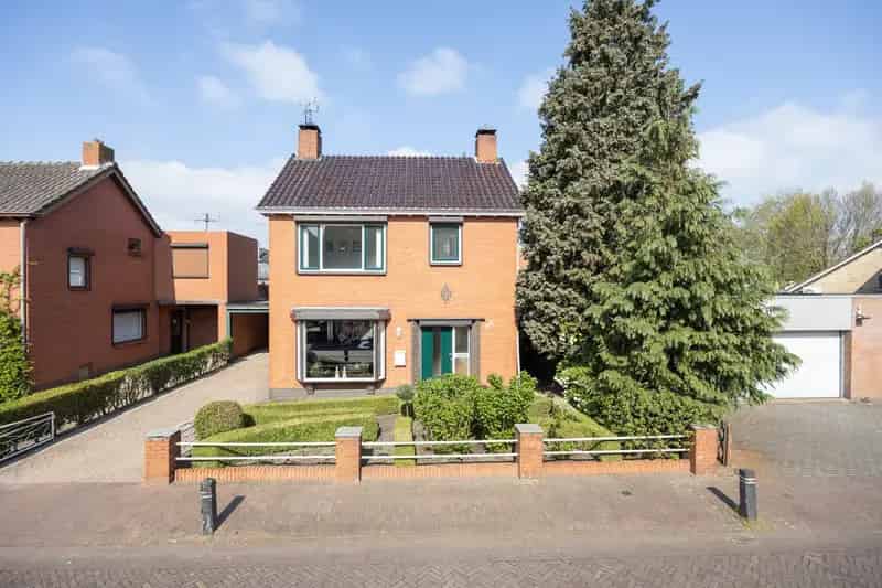 Vrijstaande woning Sprundel  garage oprit 3 slaapkamers tuin