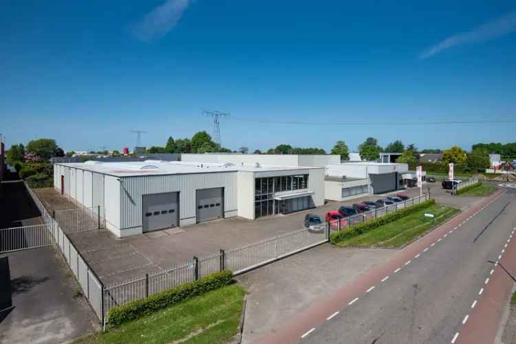 Bedrijfshal met kantoren showroom en parkeerplaatsen te huur Waalwijk