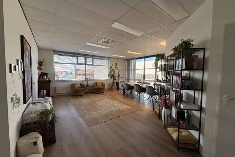 78 m2 Kantoorruimte te Huur Nieuw Vennep