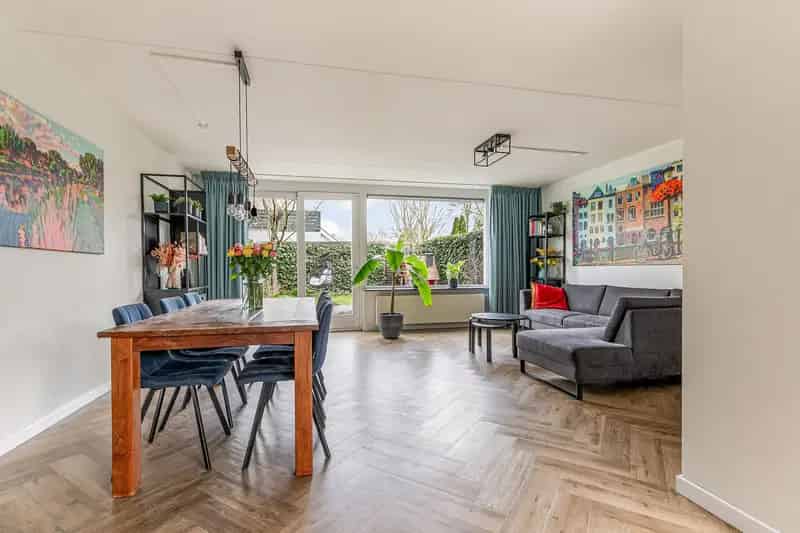 Ruime 5 Slaapkamers Tussenwoning Bunnik Nabij Utrecht