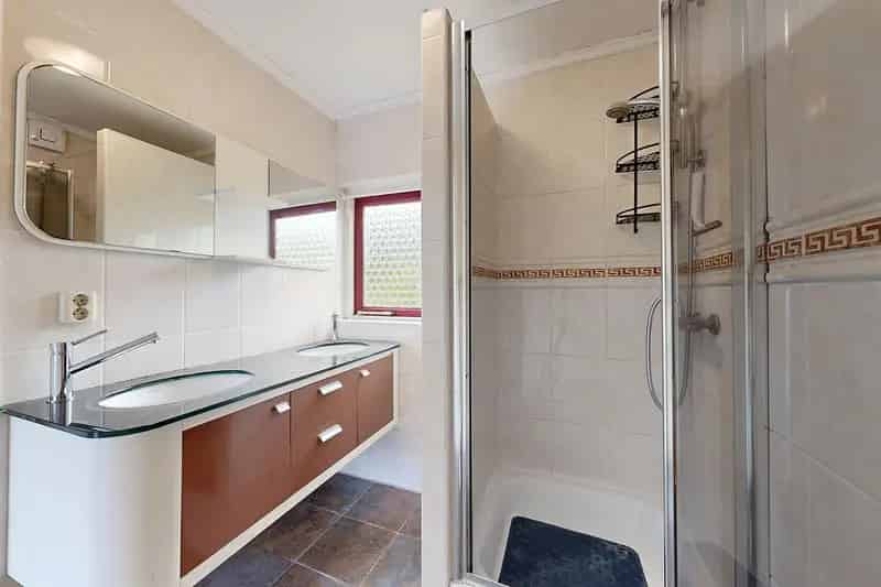 Vrijstaande woning met aangebouwde woonruimte 5 slaapkamers