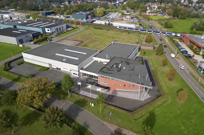 Bedrijfshal Deurne te huur 1719m² kantoor 2440m² bedrijfsruimte