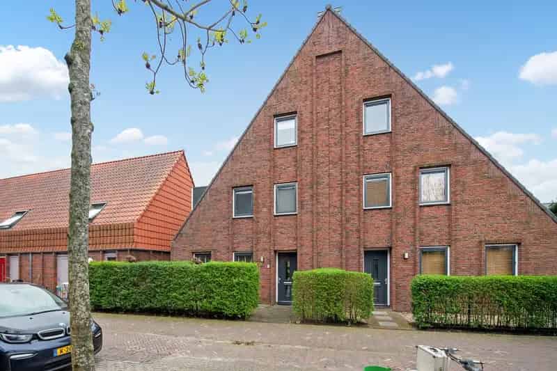 Huis te koop: 5 Slaapkamers, 2 Badkamers, Aan het Water