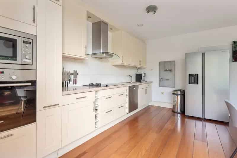 Huis te koop Zaandam: Ruime woning aan vaarwater nabij Amsterdam