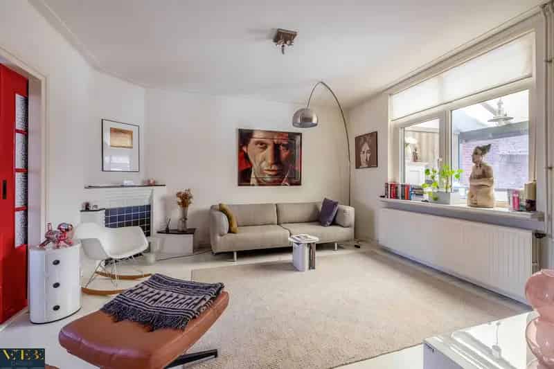 2-onder-1-kapwoning met groot bijgebouw