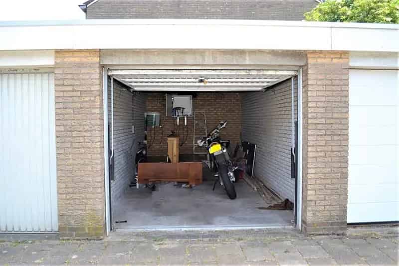 Garagebox te Huur Ridderkerk 6x3 meter Elektrische Deur